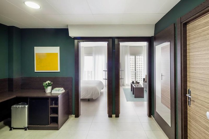 Aqua Hotel Bertran Park