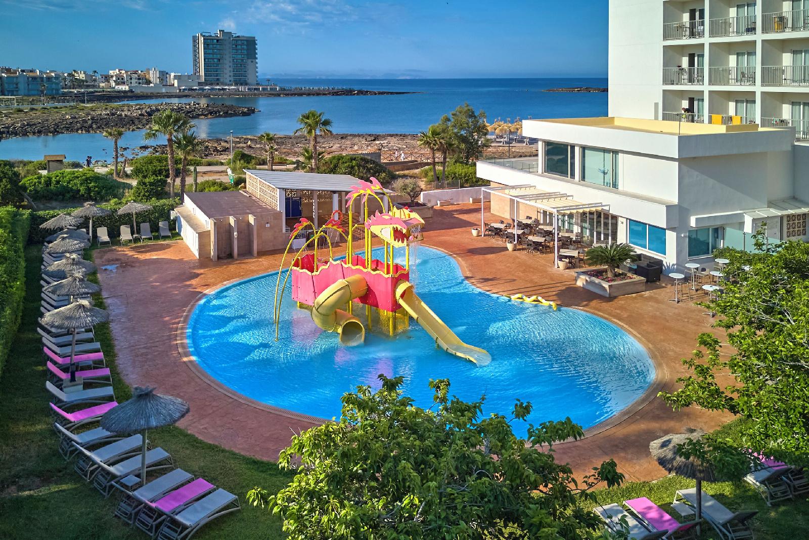 Universal Hotel Romantica