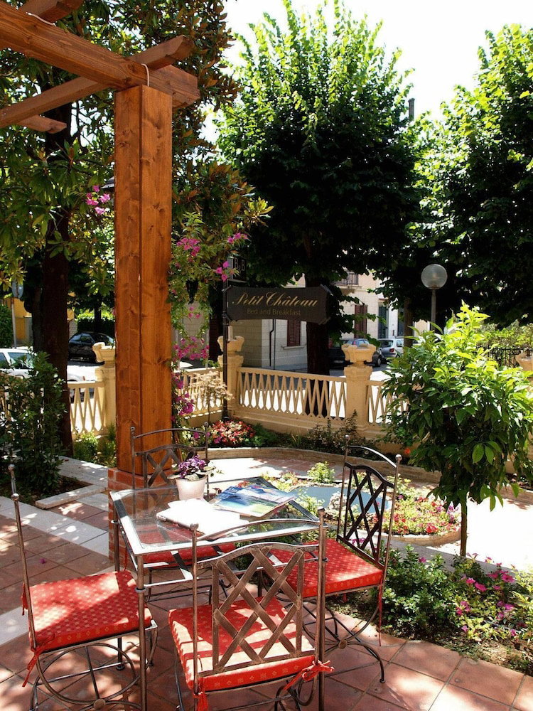 Bed & Breakfast Petit Chateau