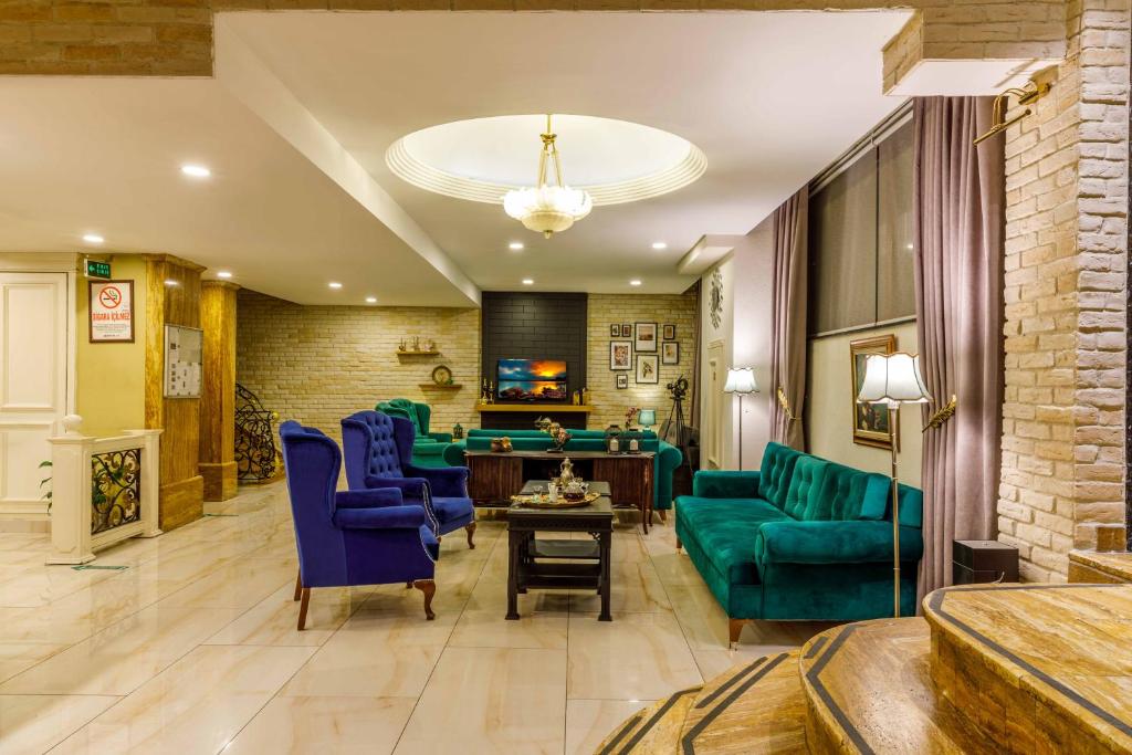 Hotel Golden Crown