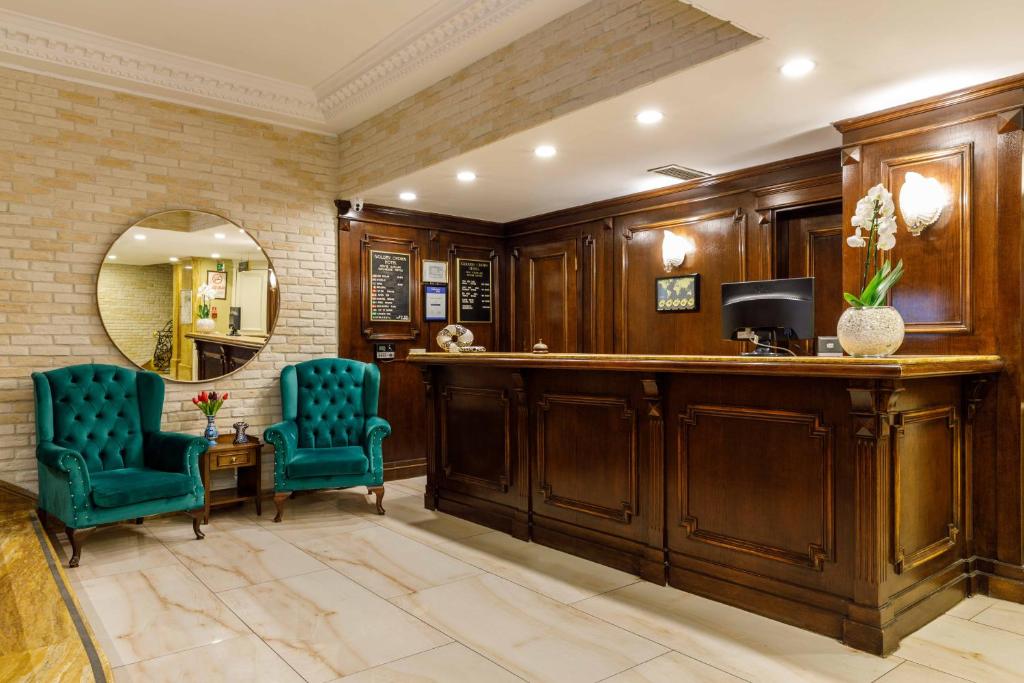 Hotel Golden Crown