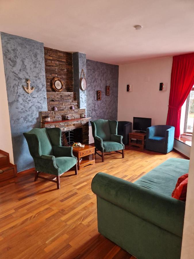 Vila Pinul Si Mesteacanul