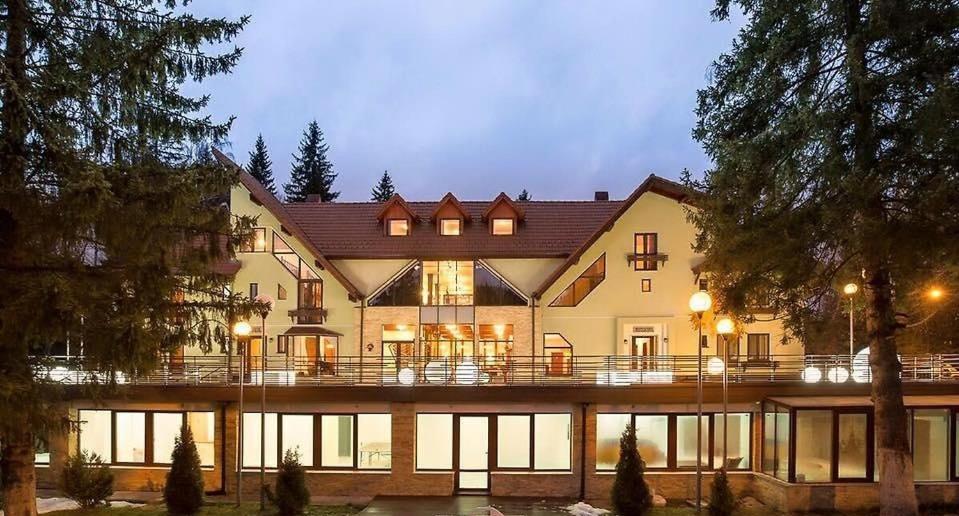 Hotel Vila Pinul Si Mesteacanul