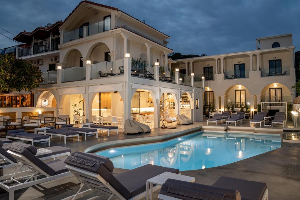 Nikon Boutique Hotel