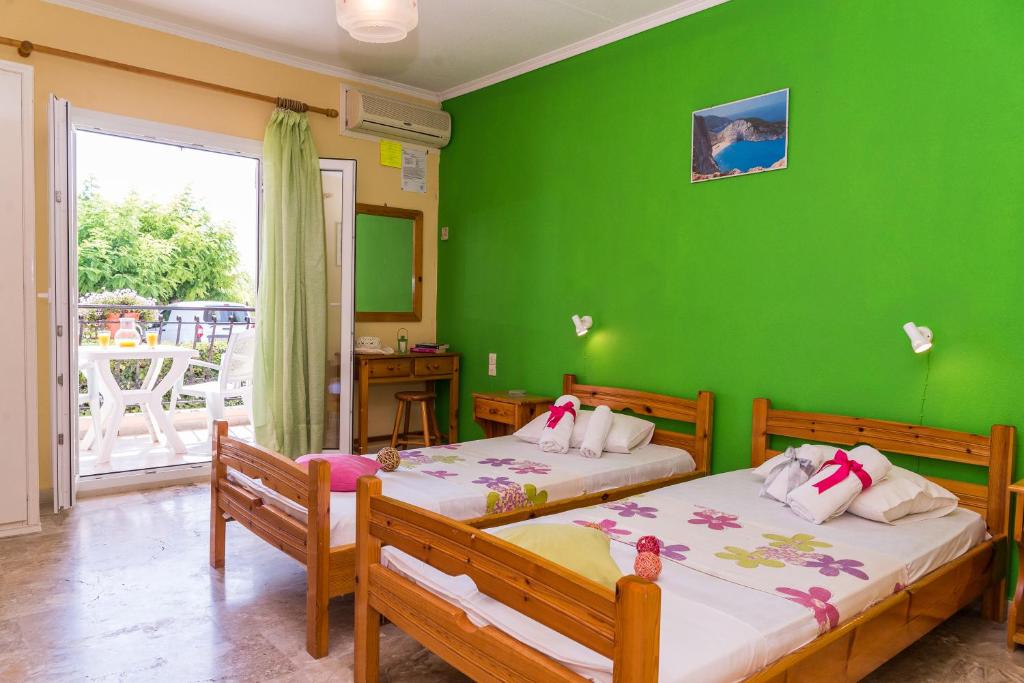 dal travel Roussa's Studios And Apartments
