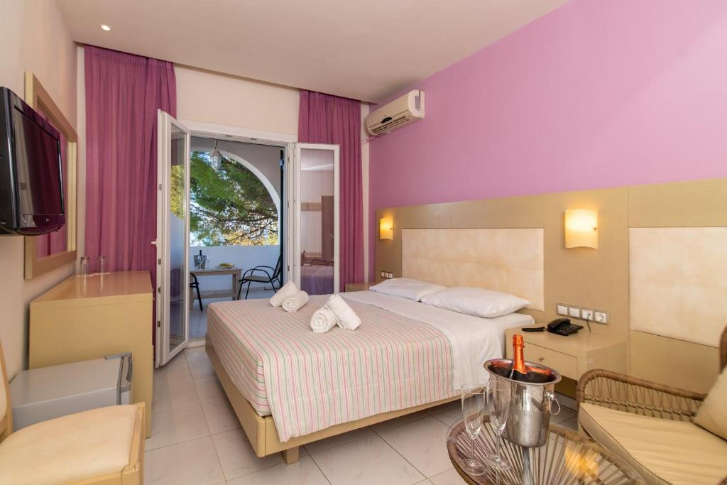 dal travel Porto Koukla Beach Hotel