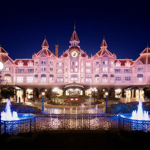 Hotel Disneyland Hotel cazare Disneyland Paris