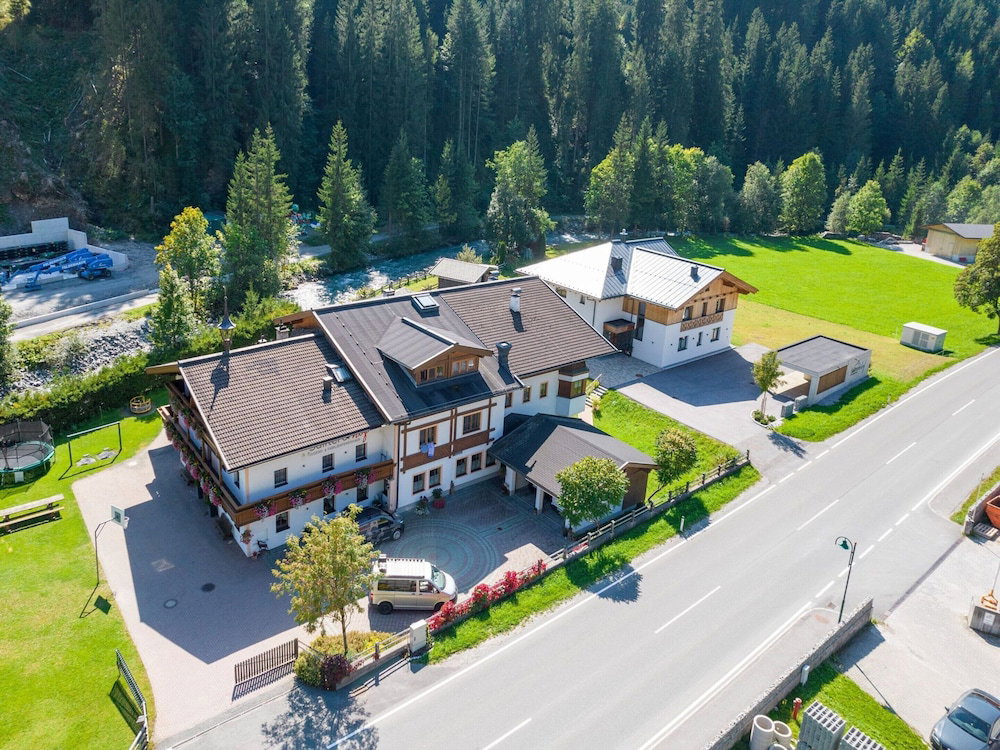 Lovely Chalet In Salzburg With Mountain View
