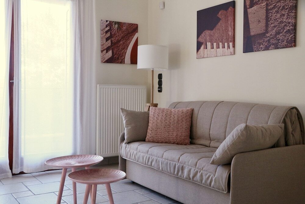 Pyrgos Ralli Estate Apartments & Suites