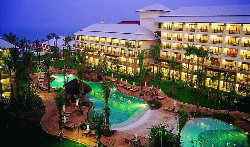 Hotel Ravindra Beach Resort & Spa