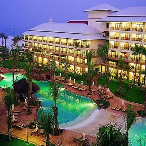 Sejur Ravindra Beach Resort & Spa vacanta Pattaya