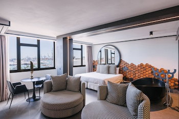 Hotel Poem Suites