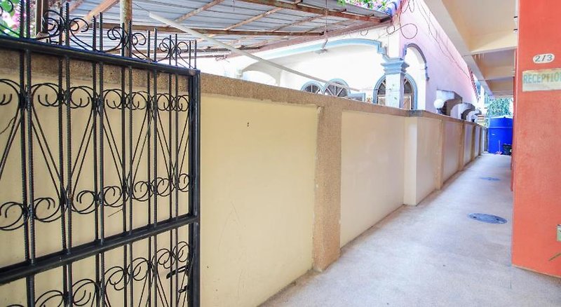 Oyo Ban Elephant Blanc Apartment