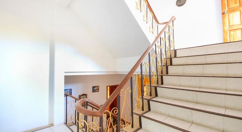 Oyo Ban Elephant Blanc Apartment