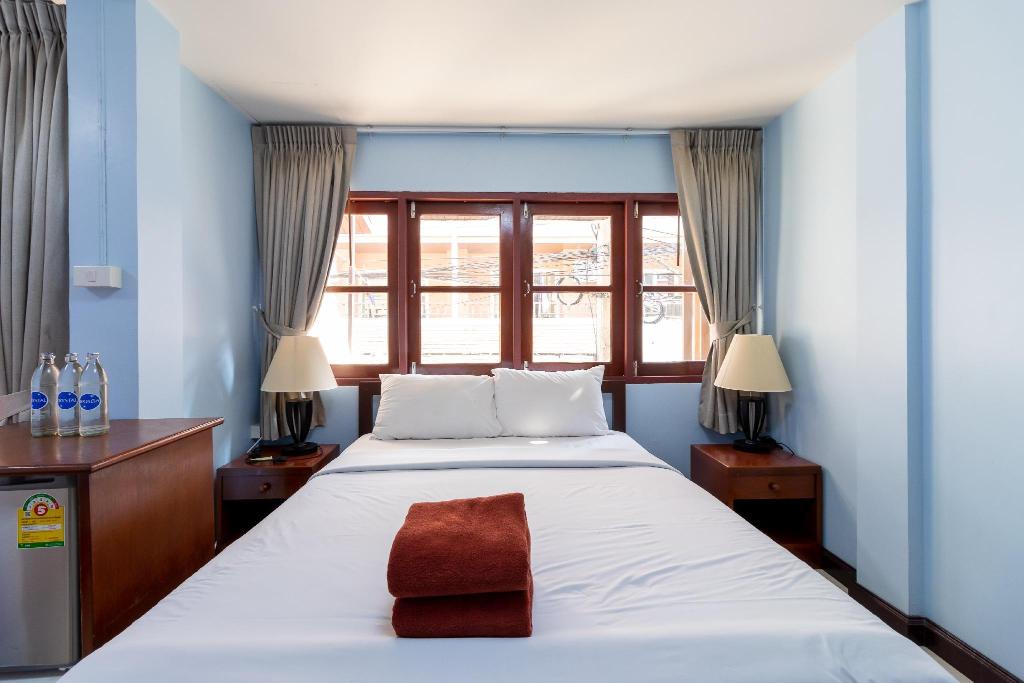 Hotel Thipurai Beach Hotel