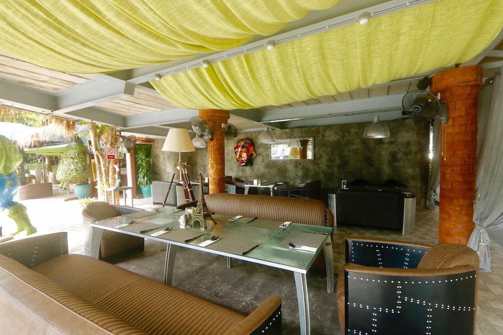 Momento Resort