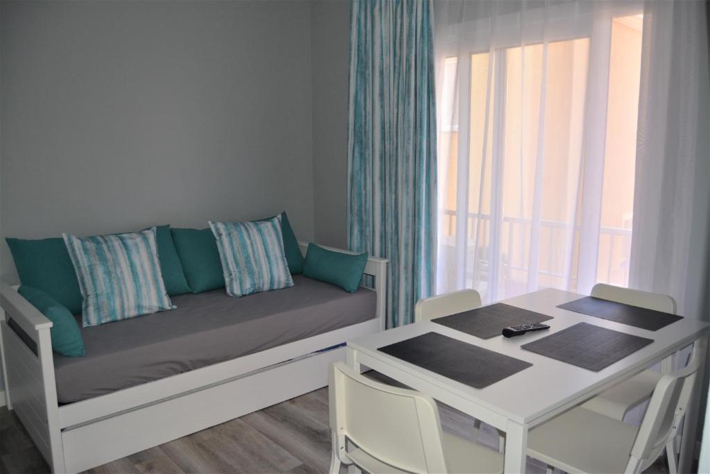 Rf Apartamentos Bambi - Adults Only