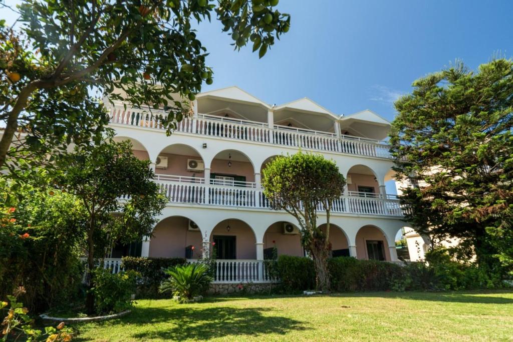 Hotel Alamis Hotel & Apartments