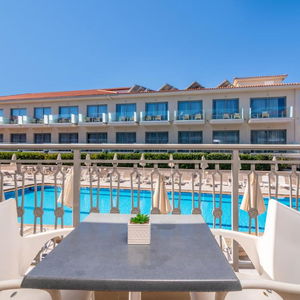 Hotel Karras Grande Resort cazare Planos
