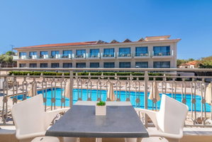 Hotel Karras Grande Resort cazare Planos