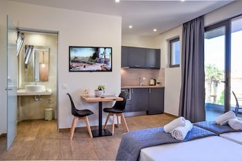 Del Mar Apartments