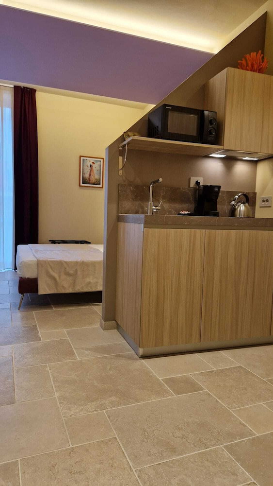 Iris Apartments