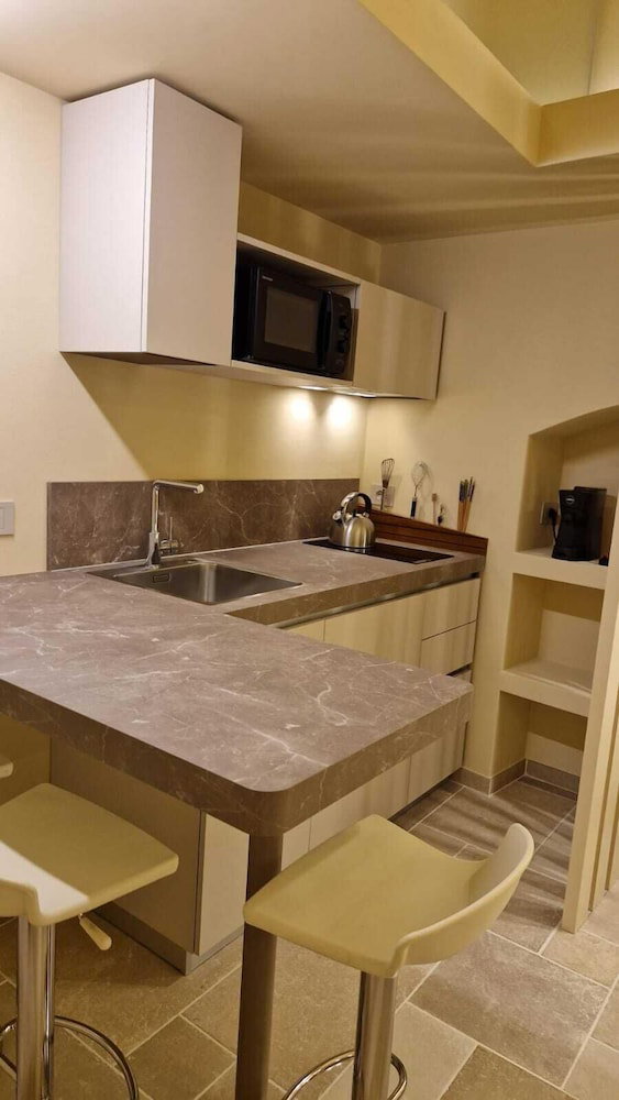 Iris Apartments