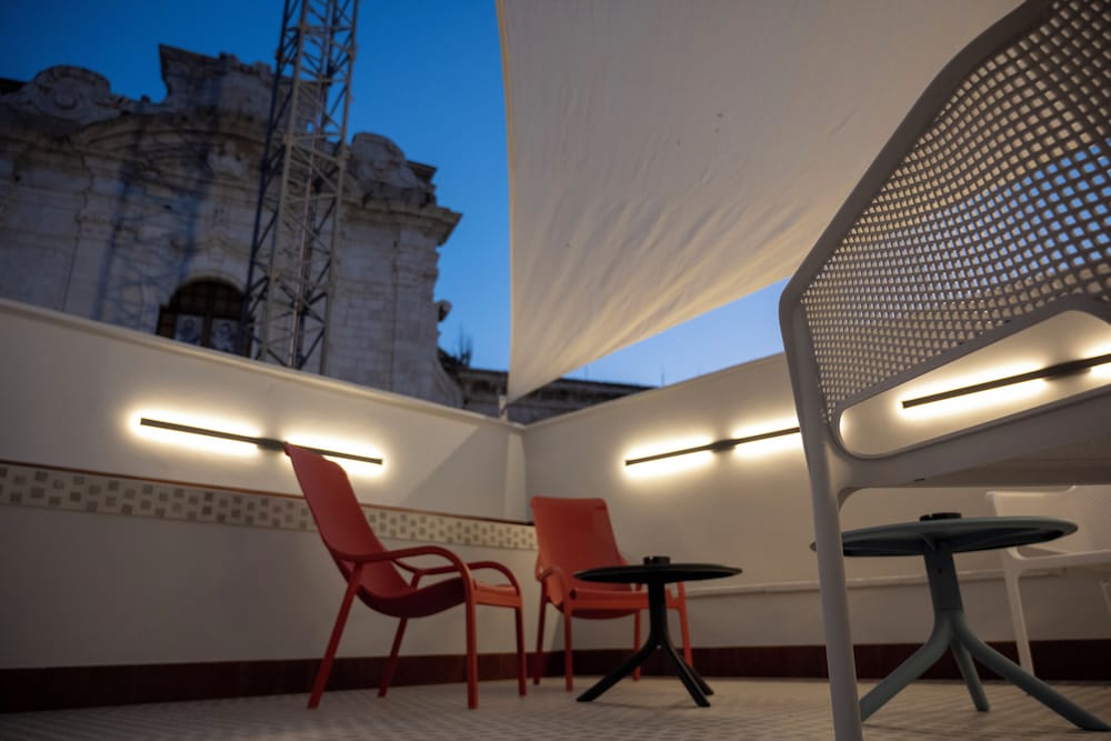 Iris Apartments