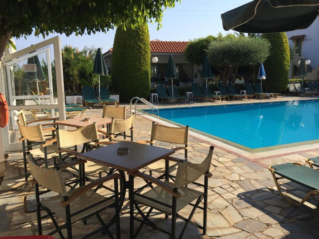 Nikolas Villas Apartments