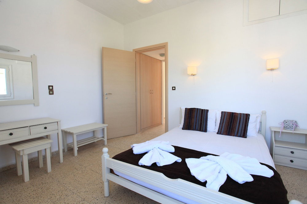 Iraklis Studios & Apartments