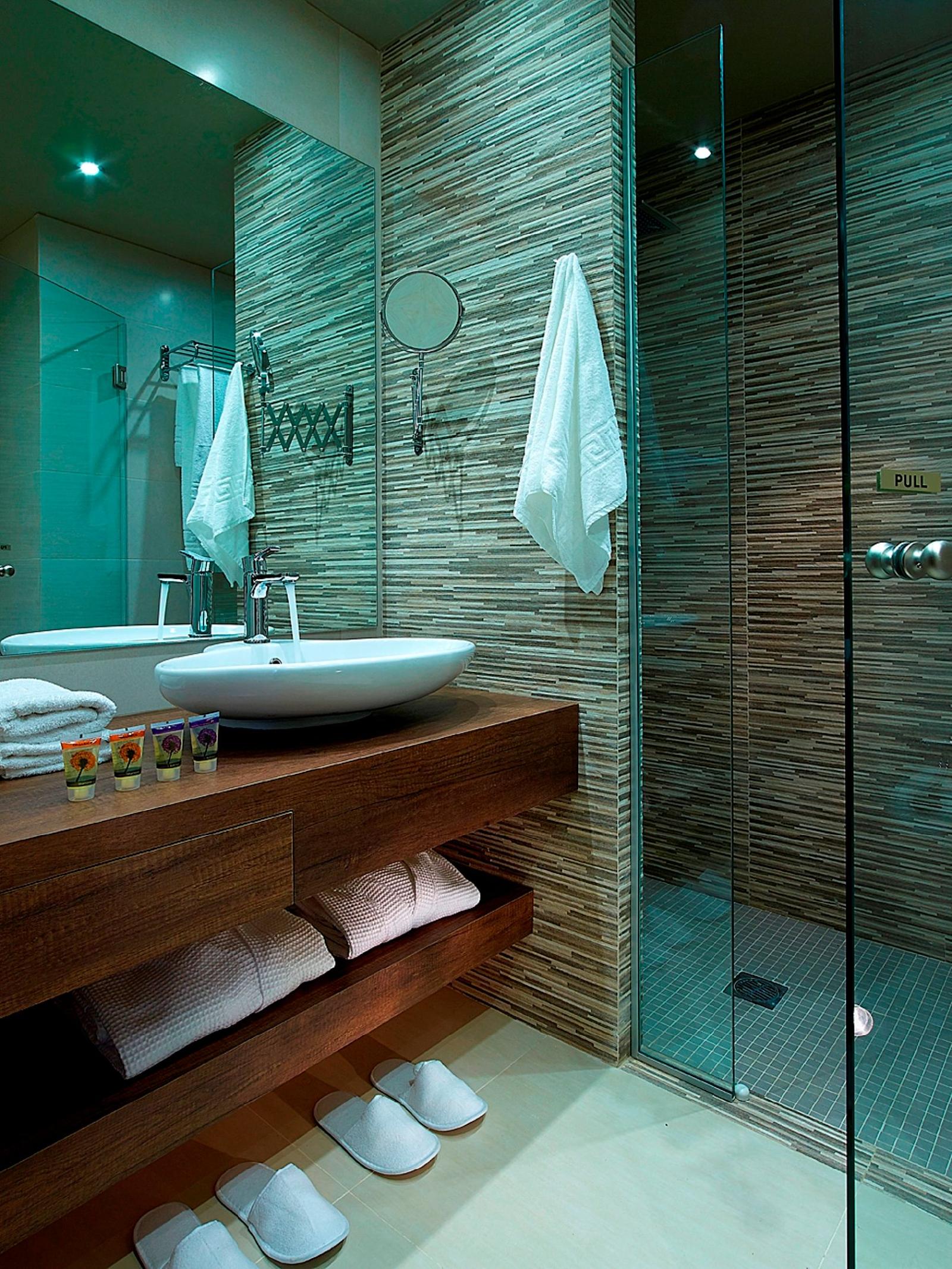 Elotis Suites