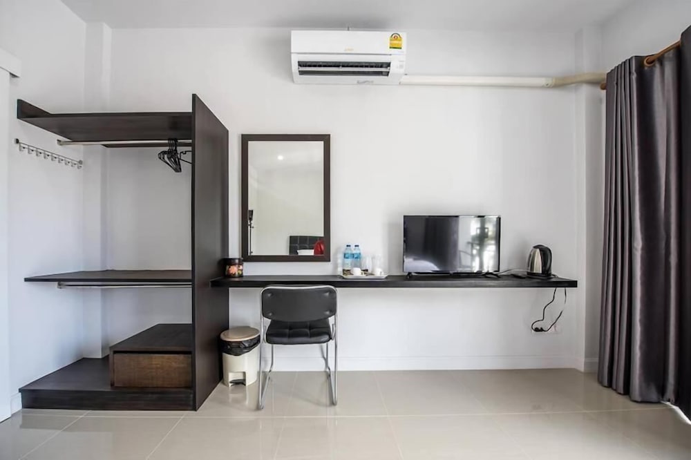 Hotel Mr. T Kamala Room