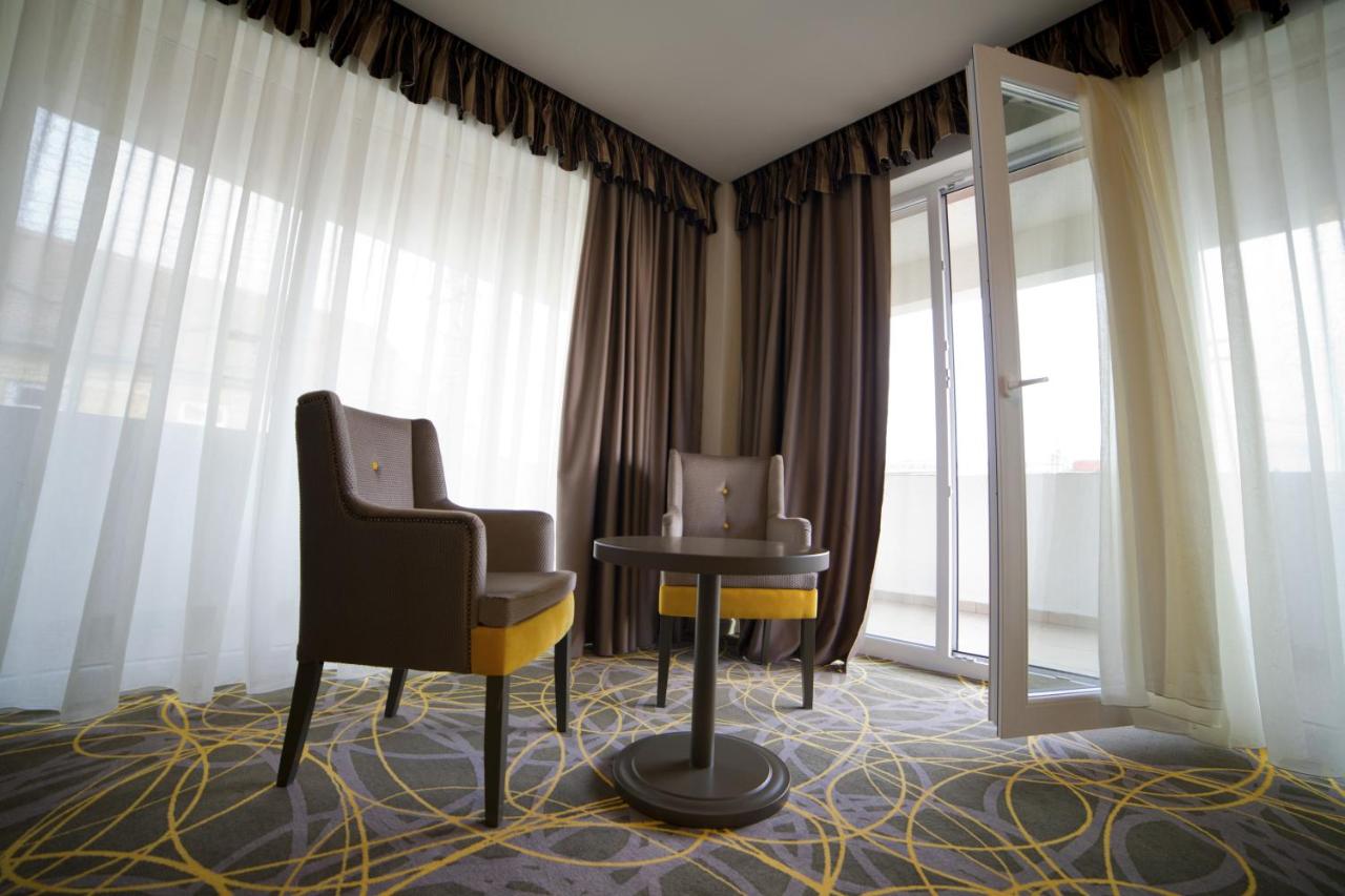 Exclusive Hotel & More