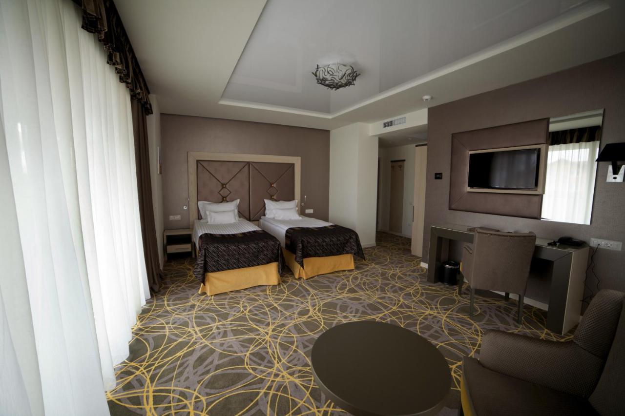 Exclusive Hotel & More