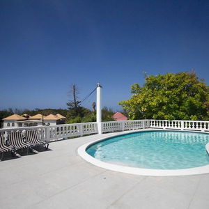 Hotel Seaview Chateau Villa cazare Montego Bay