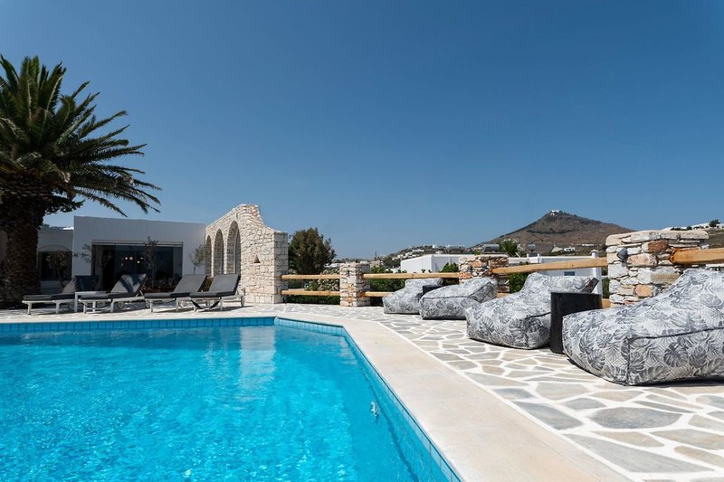 Pnoi Hotel