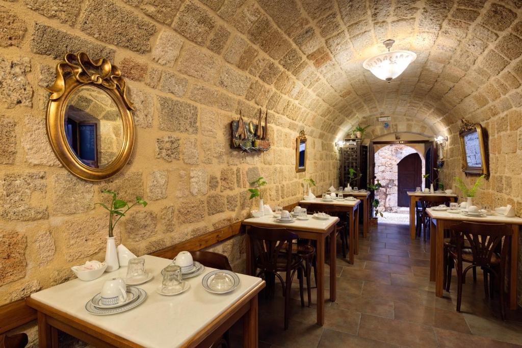 dal travel Camelot Traditional & Classic Hotel