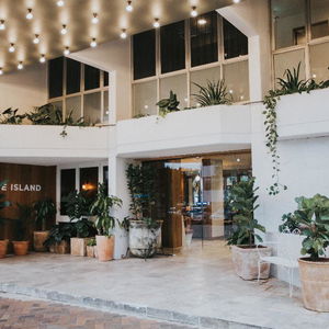 Hotel The Island Gold Coast cazare Gold Coast