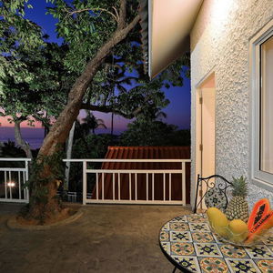 Hotel Kata White Villas cazare Karon Beach