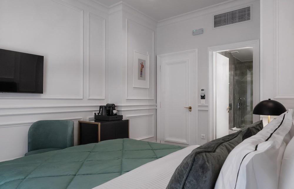 Praxitelous Luxury Suites