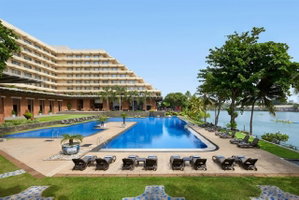 Hotel Cinnamon Lakeside Colombo cazare Sri Lanka
