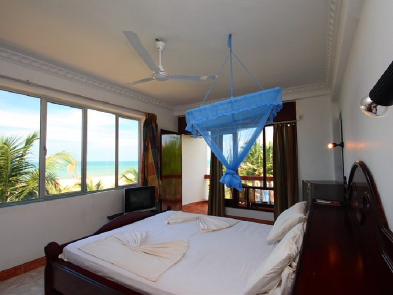 Topaz Beach Hotel