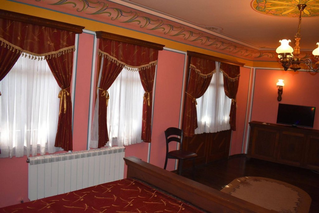 Family Hotel At Renaissance Square