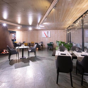 Hotel Atra Doftana 5* cazare Tesila