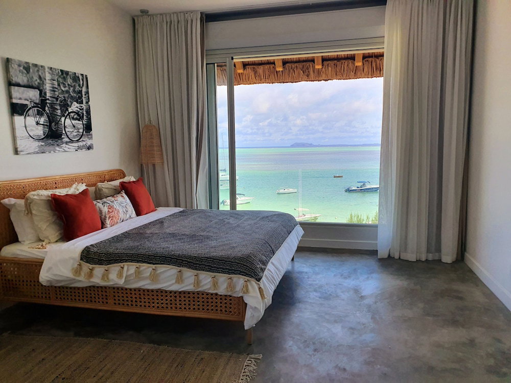 Luxury Beachfront Villa With Private Pool And Cozy Pavillon With Private Jacuzzi On Rooftop Terrace
