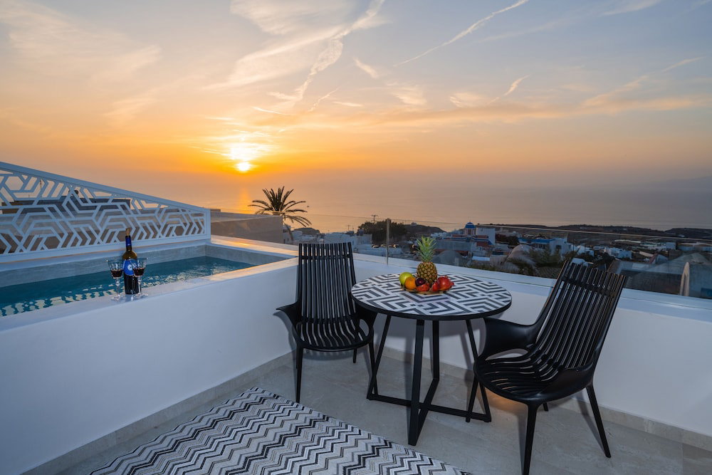 La Madeleine Oia Suites & Caves