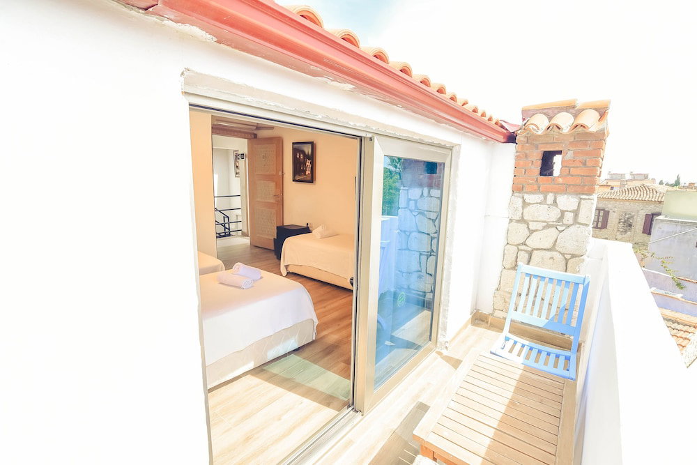 Alacati Asmali Konak