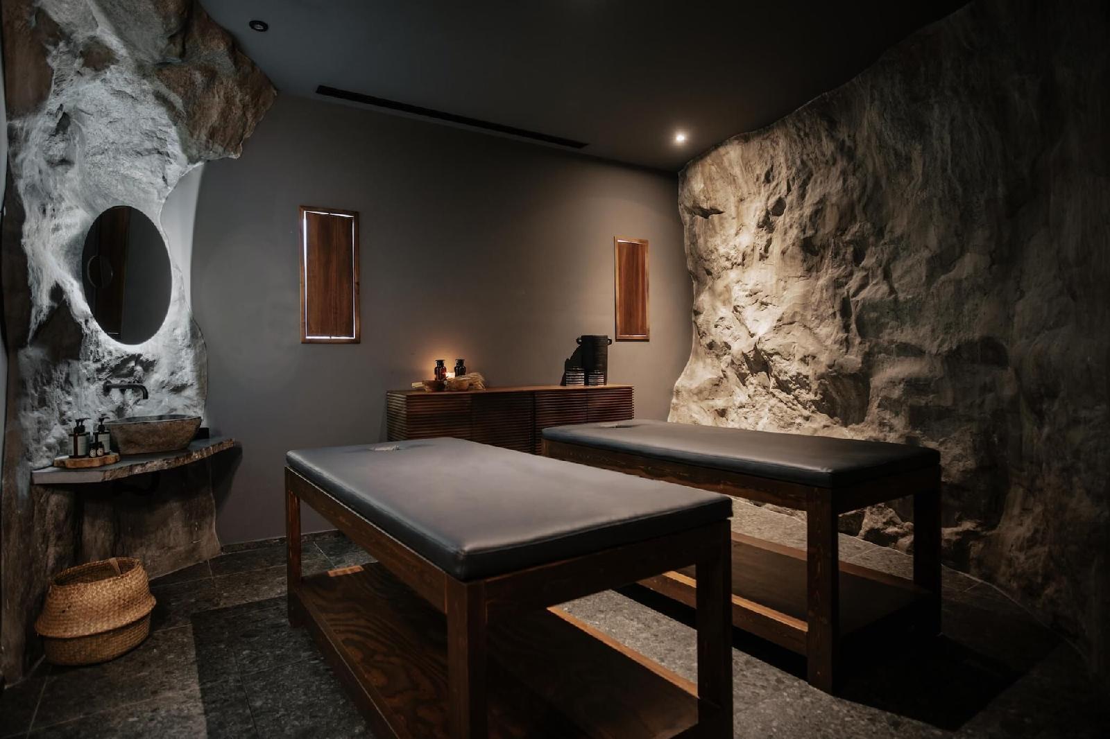 Sea Side Resort & Spa - Adults Only