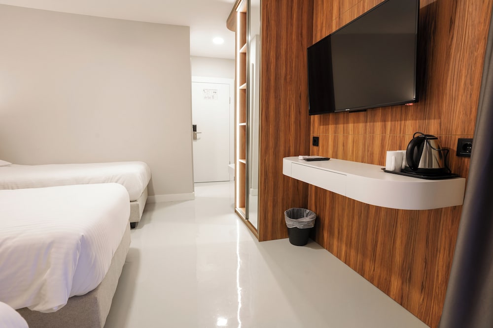 Joyful Hotel By Gnl