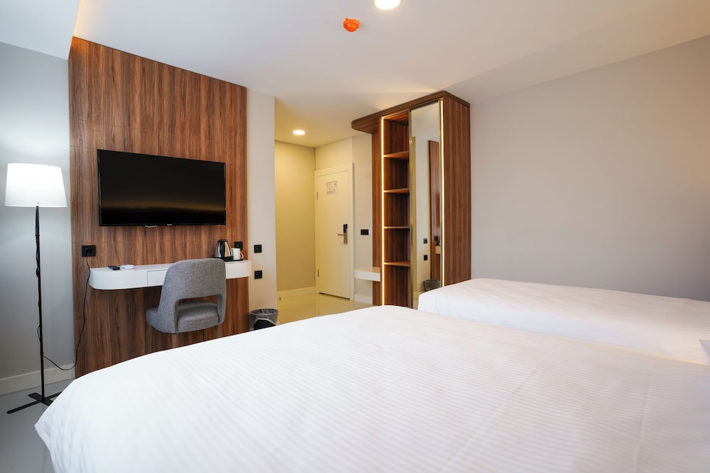 Joyful Hotel By Gnl